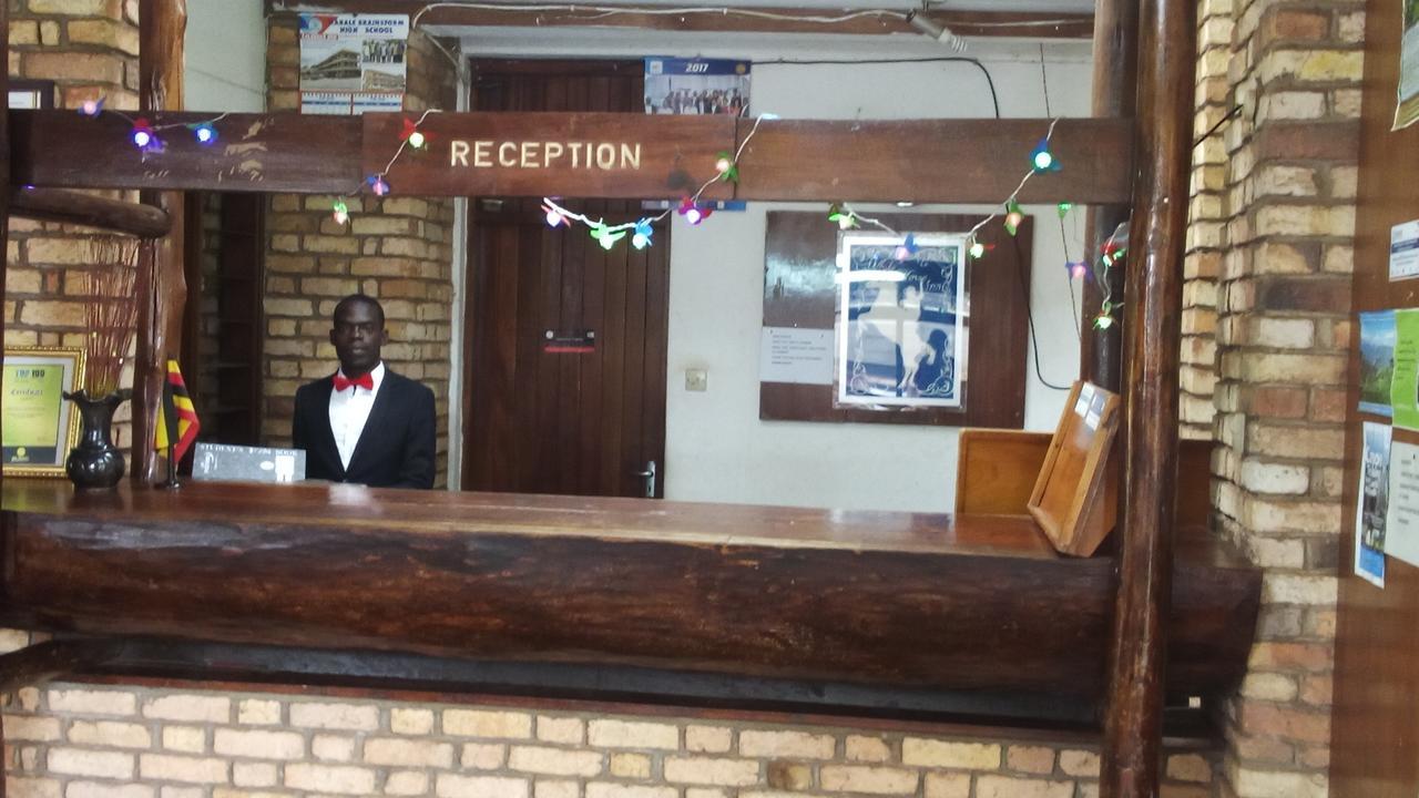 White Horse Inn Kabale Exteriér fotografie